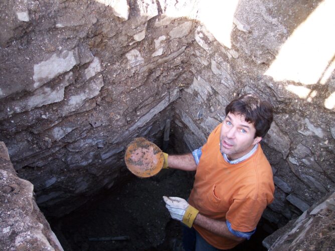 Museum speaker to explain digging privy pits